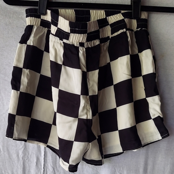 Girls shorts - Picture 2 of 4